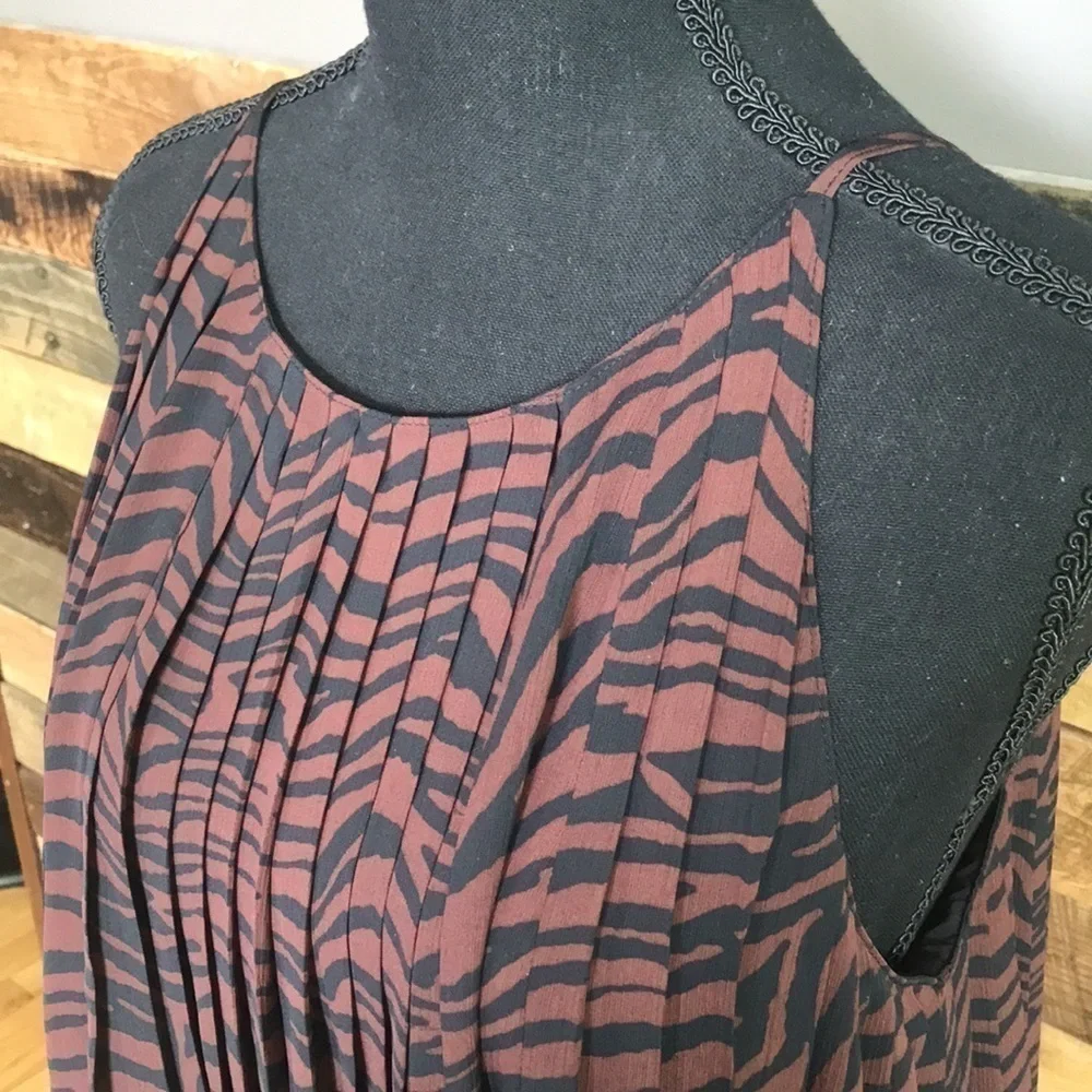 BNWOT Express Women's Animal Print Flowy Top, M, Maroon-Brown & Black - Picture 4 of 8